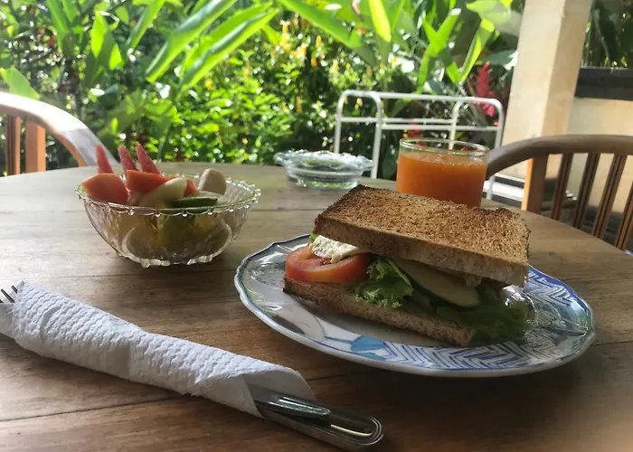 Pensión Sambahan 4*